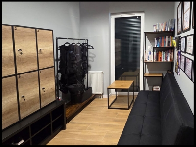 Jak szybko zarezerwować wizytę przez Internet? Krok 1: Przejdź do rezerwacji online. Krok 2: Wybierz wolny termin. Krok 3: Podaj swoje dane i zarezerwuj wizytę. Po dokonaniu rezerwacji otrzymasz SMS oraz e-mail z przypomnieniem o wizycie.